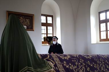 Millî Savunma Bakanı Hulusi Akar, Kosova’da Osmanlı Padişahı Sultan Birinci Murad Hüdavendigar'ın Türbesi'ni Ziyaret Etti